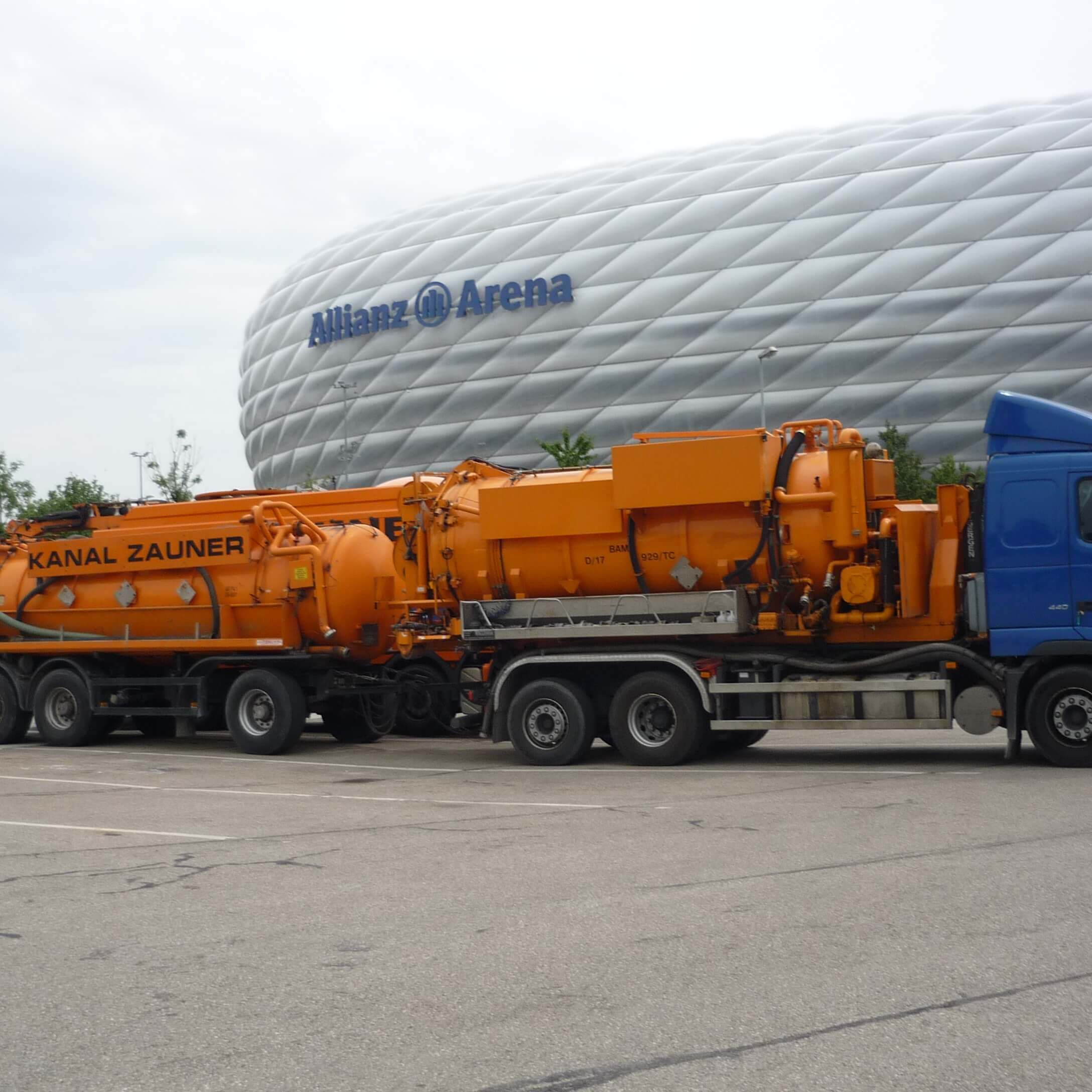 Kanal Zauner Fahrzeug vor der Allianz Arena